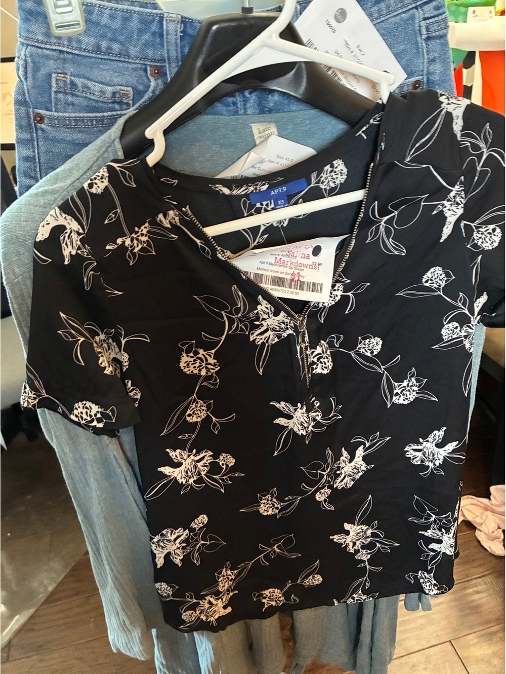 Apt 9 black floral short sleeve top